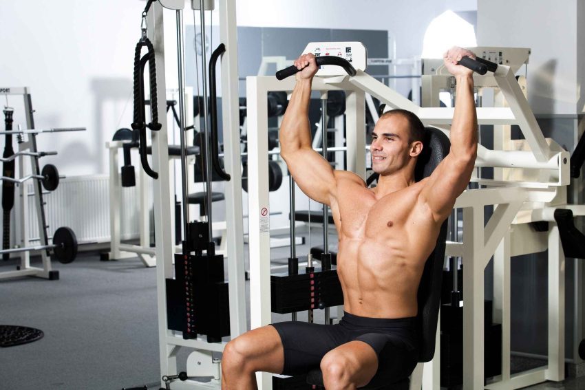 Shoulder Press Machine untuk Atlet: Meningkatkan Performa