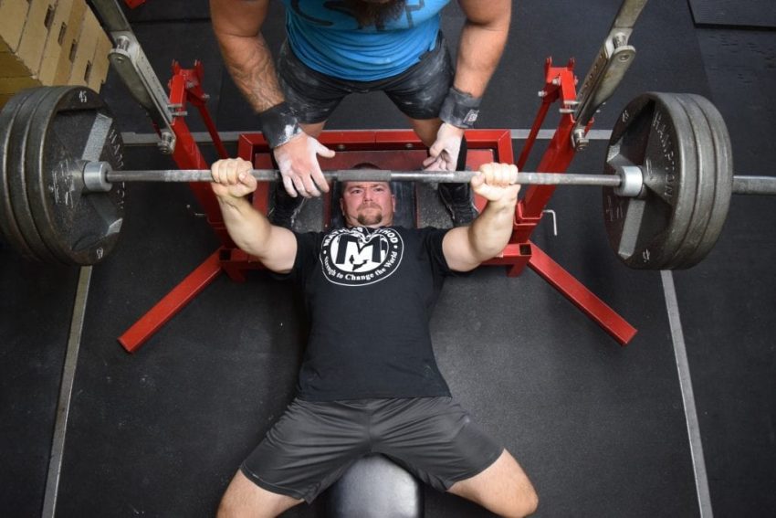 Peran Bench Press dalam Powerlifting: Kunci Kekuatan Optimal